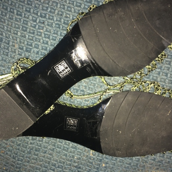 Women's Sandals - Green Snake Print - Picture 2 of 2